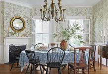 How to Decorate a Small Traditional Dining Room