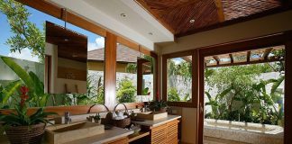 How to Add a Tropical Touch to a Small Bathroom