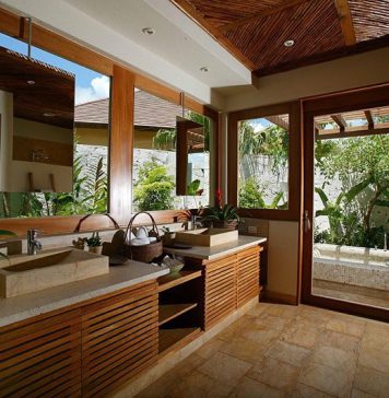 How to Add a Tropical Touch to a Small Bathroom